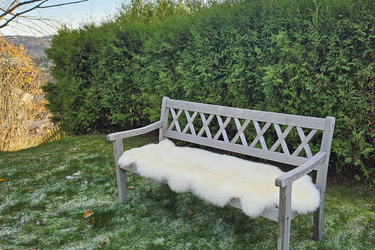 Skinnwille Gently dobbelt saueskinn - hvit 