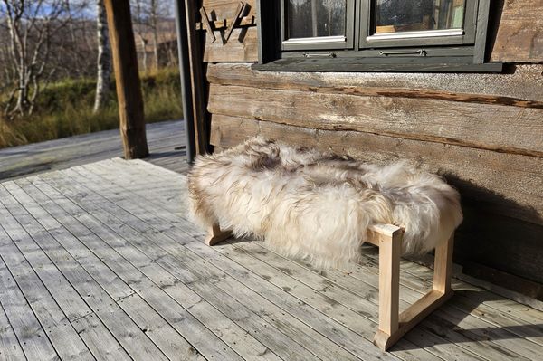 Hovedbilde Sheepy saueskinn - ullhvit/brunmelert 